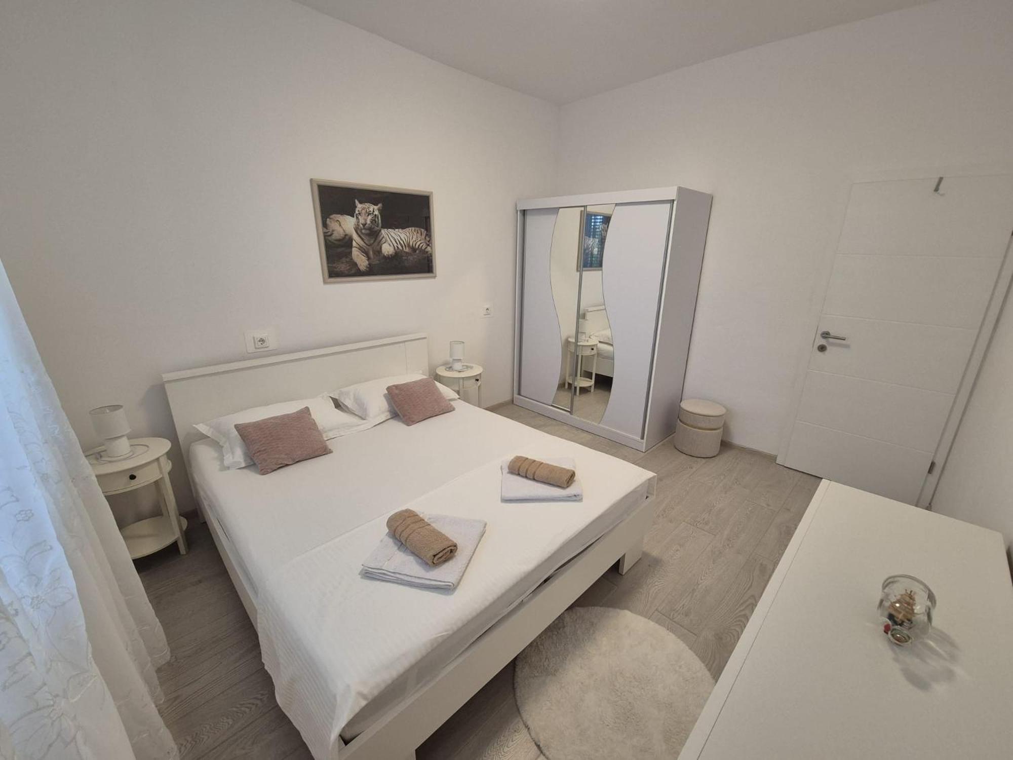 Lovely Apartment Omis Exterior photo
